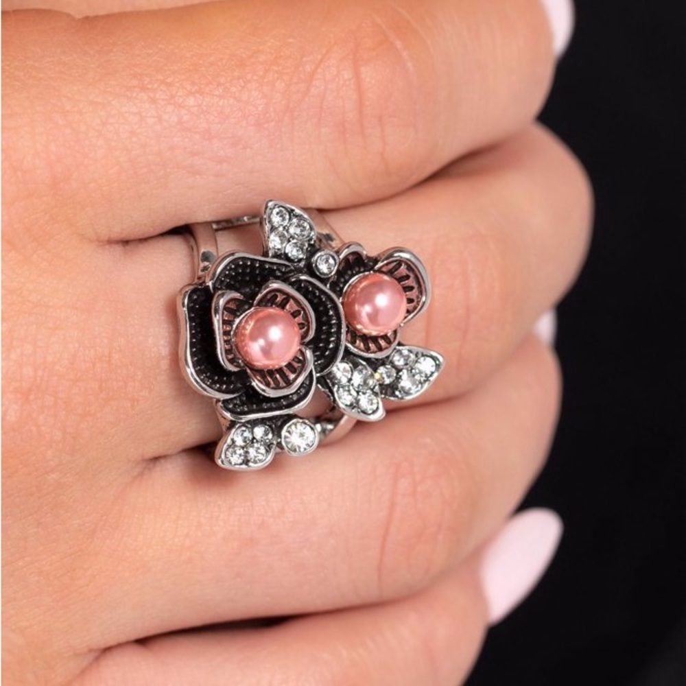 Strechy Band Ring Coral Pearl